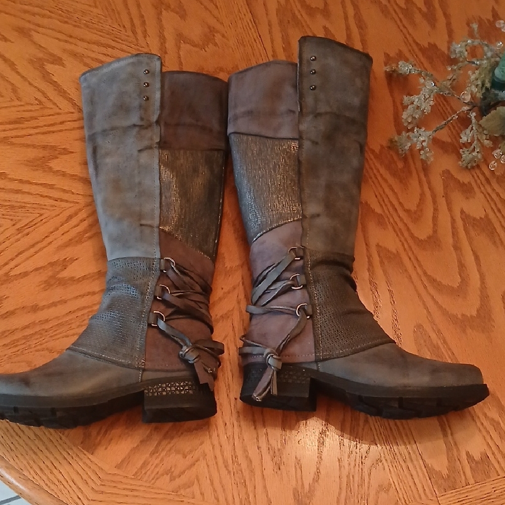 Gray Faux Leather Boutique Boots- Brand New - Picture 5 of 8